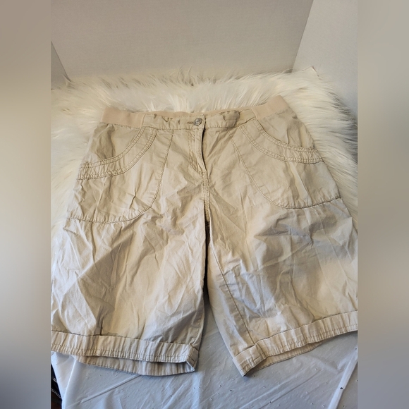 Cleo Petites Women's Light Tan Bermudas, Size 8 (30) - Picture 4 of 4